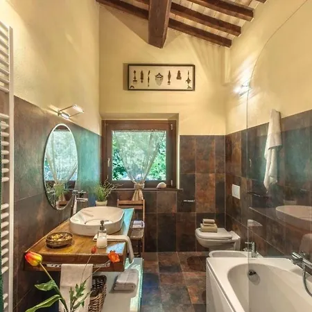 Giuseppe Apartment, Marcheholiday אקוולניה